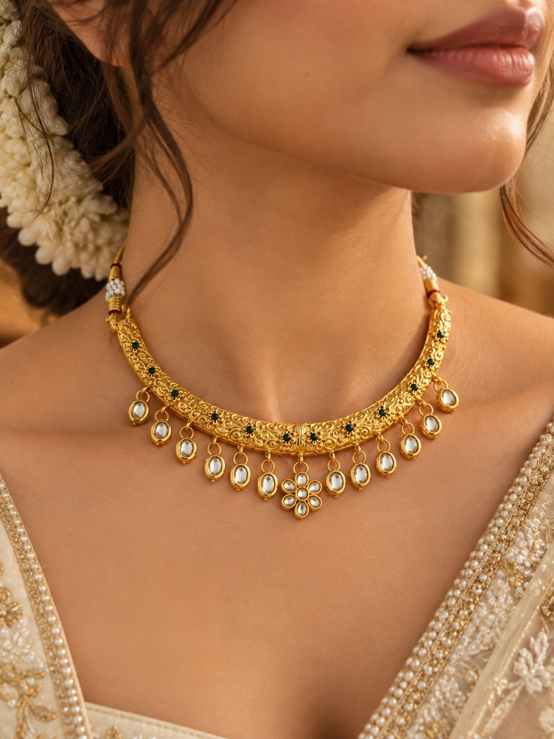 Golden floral hasli