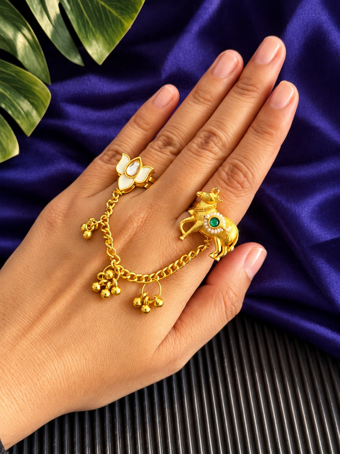 Kamdhenu two finger ring