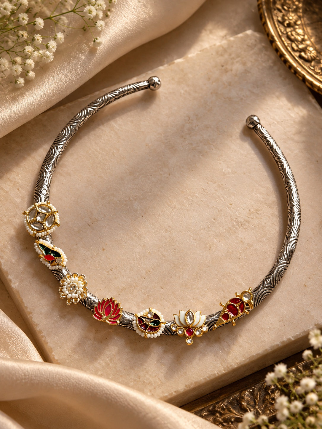 Silver kundan hasli