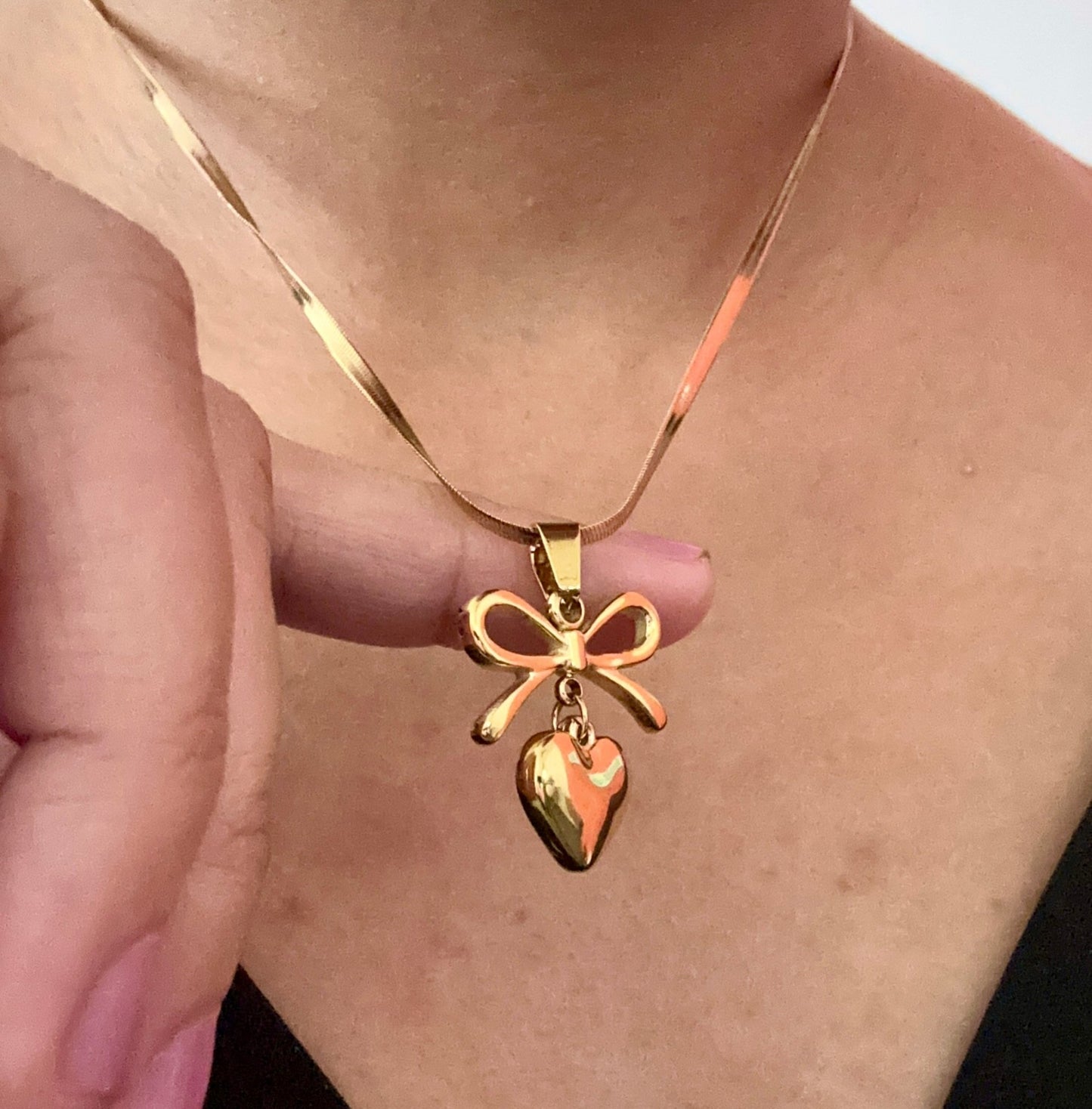 Anti tarnish Heart and bow necklace - Kalakari