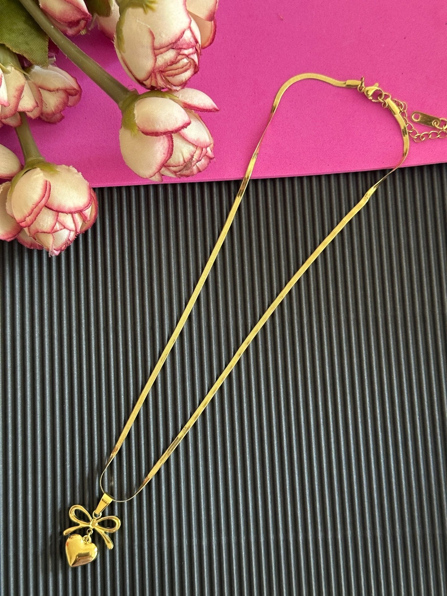 Anti tarnish Heart and bow necklace - Kalakari