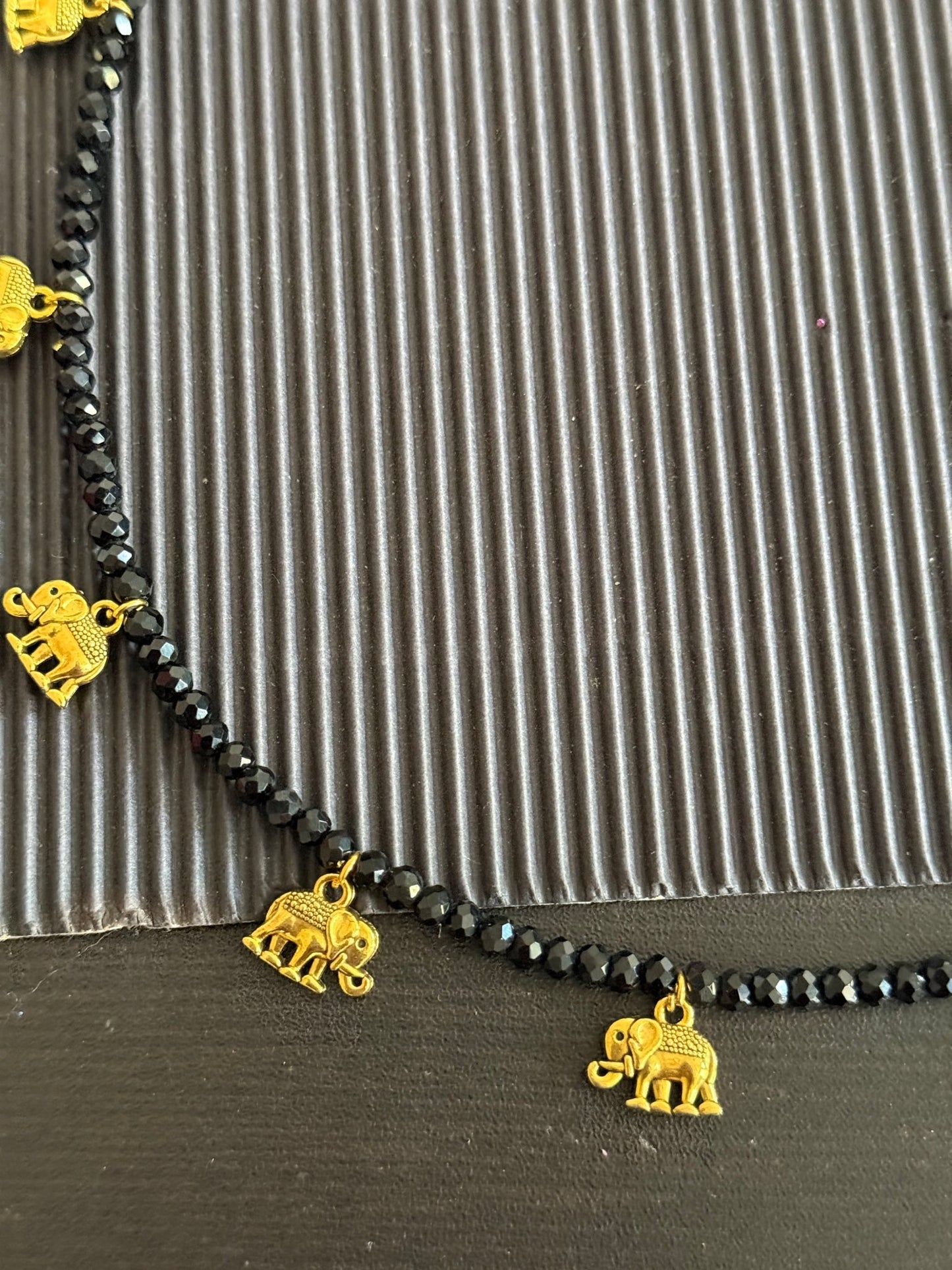 Black elephant necklace - Kalakari