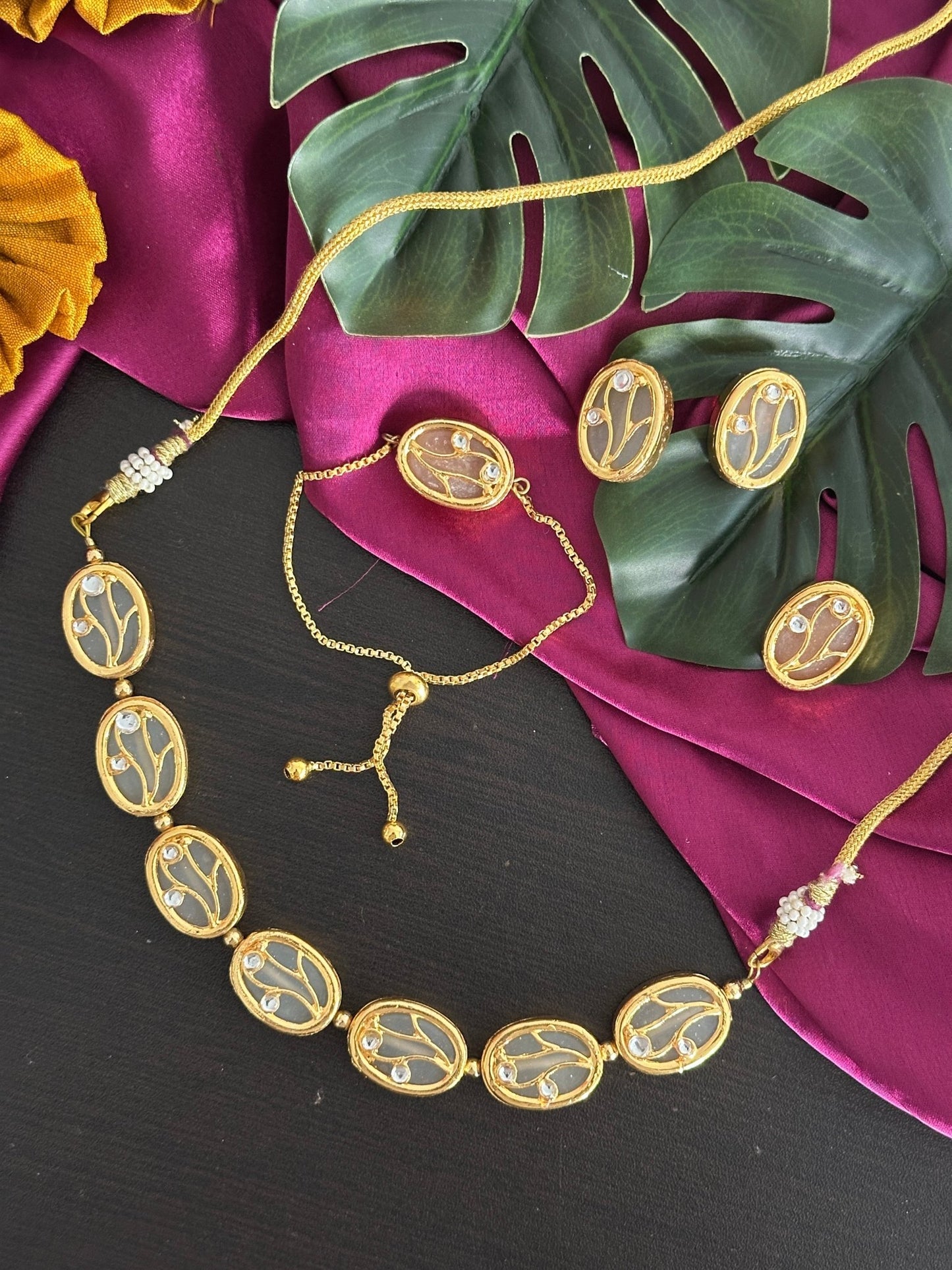 Chandra necklace set - Kalakari