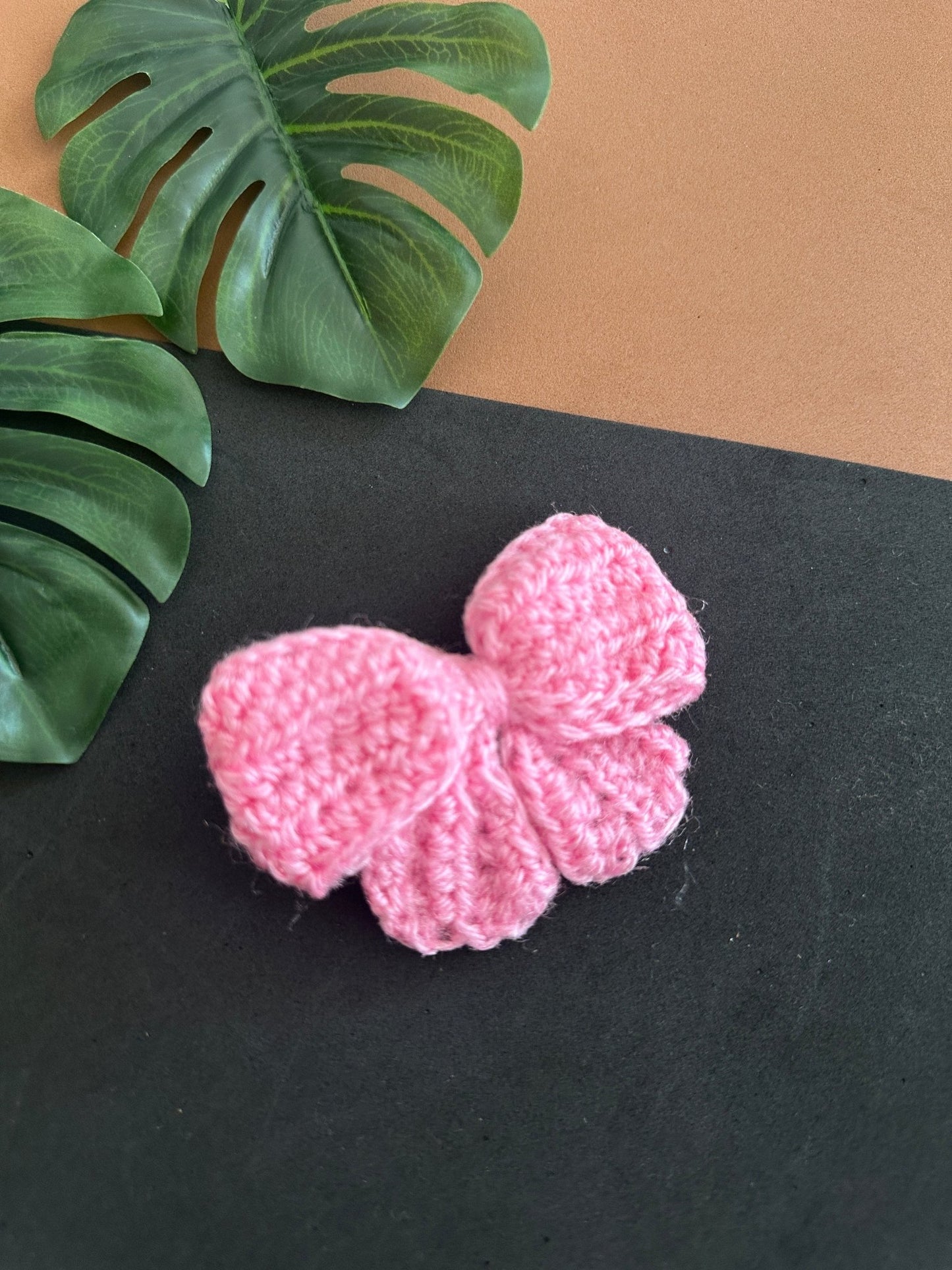 Cute crochet mini hairbow (pink) - Kalakari