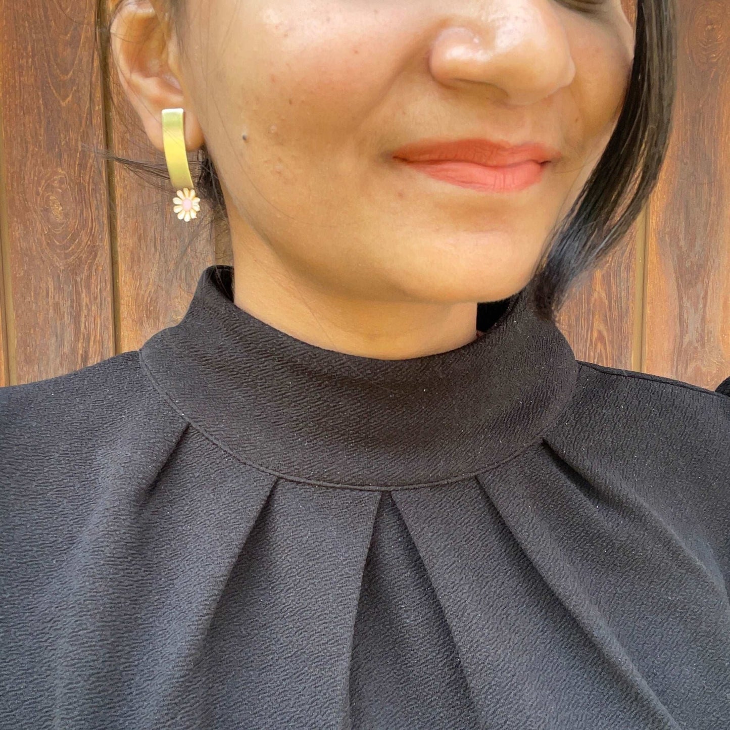 Dainty daisy studs - Kalakari