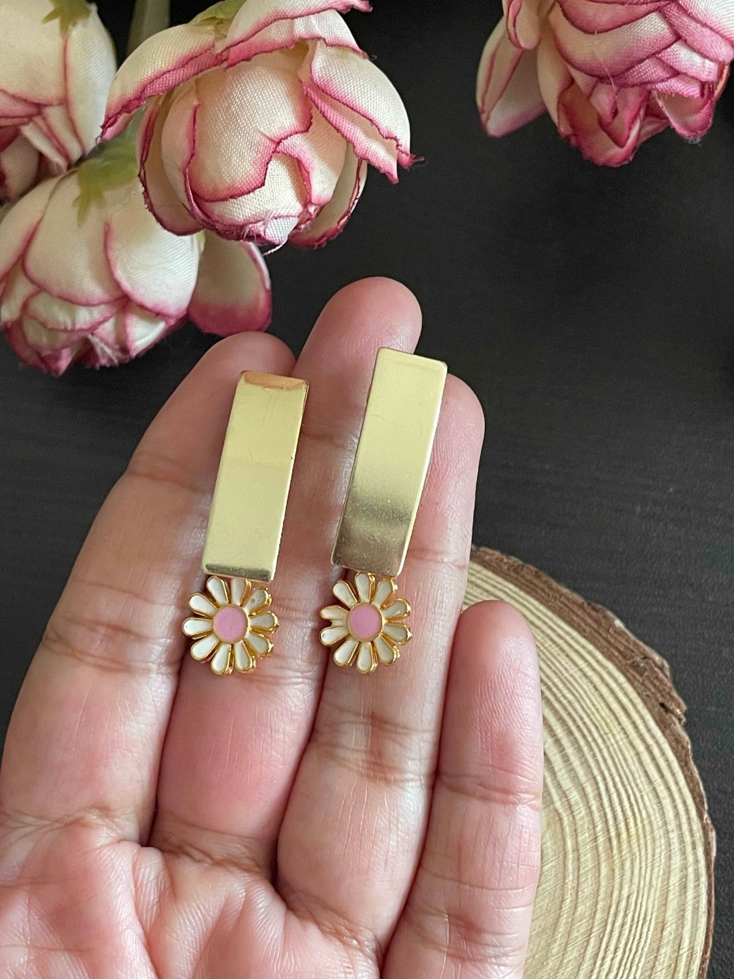Dainty daisy studs - Kalakari