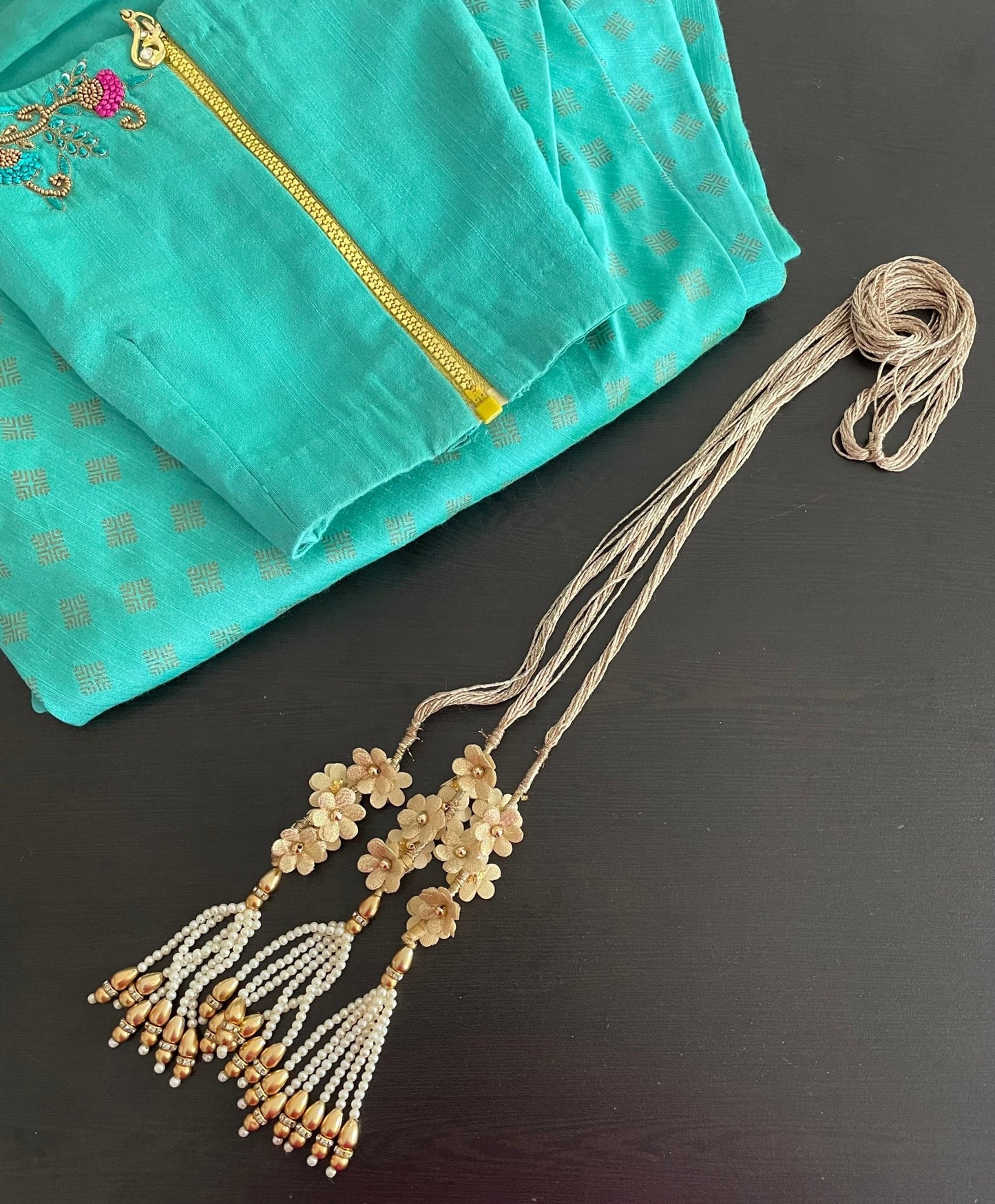 Golden floral parandi - Kalakari