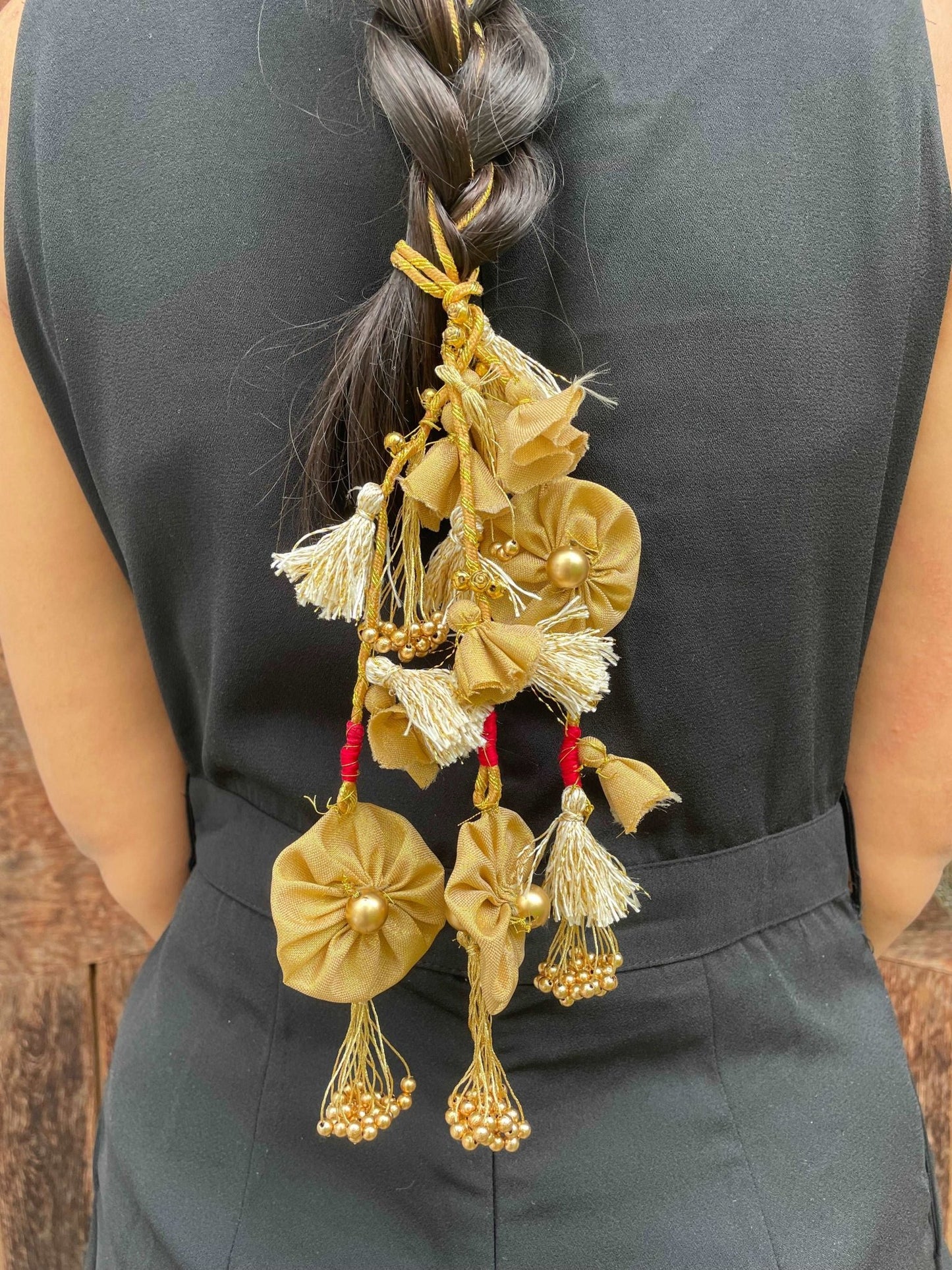 Golden floral parandi - Kalakari