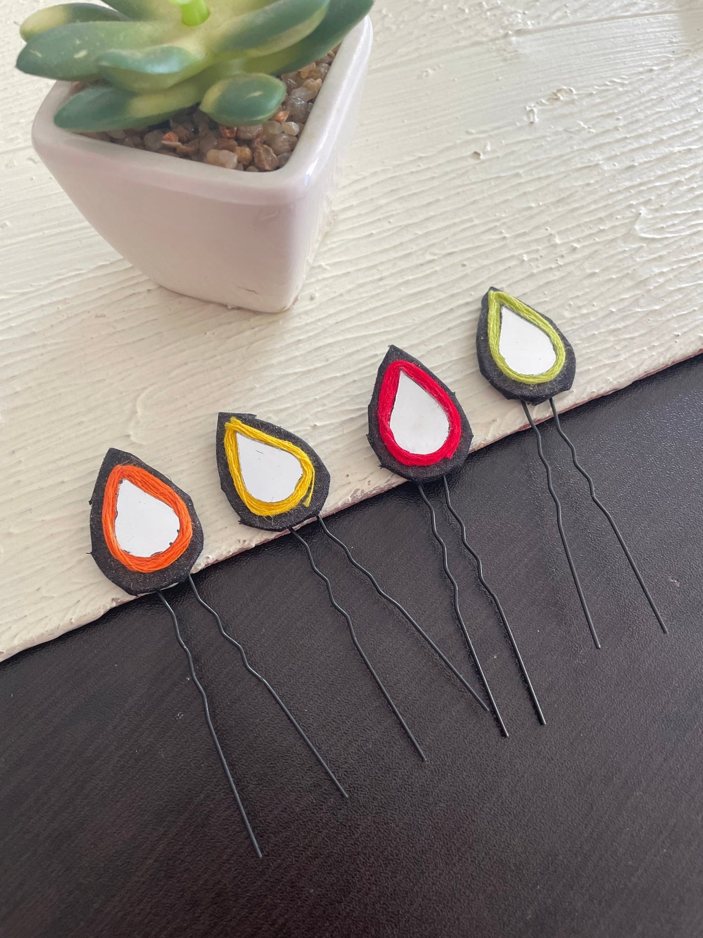 Mirror juda pin - Kalakari