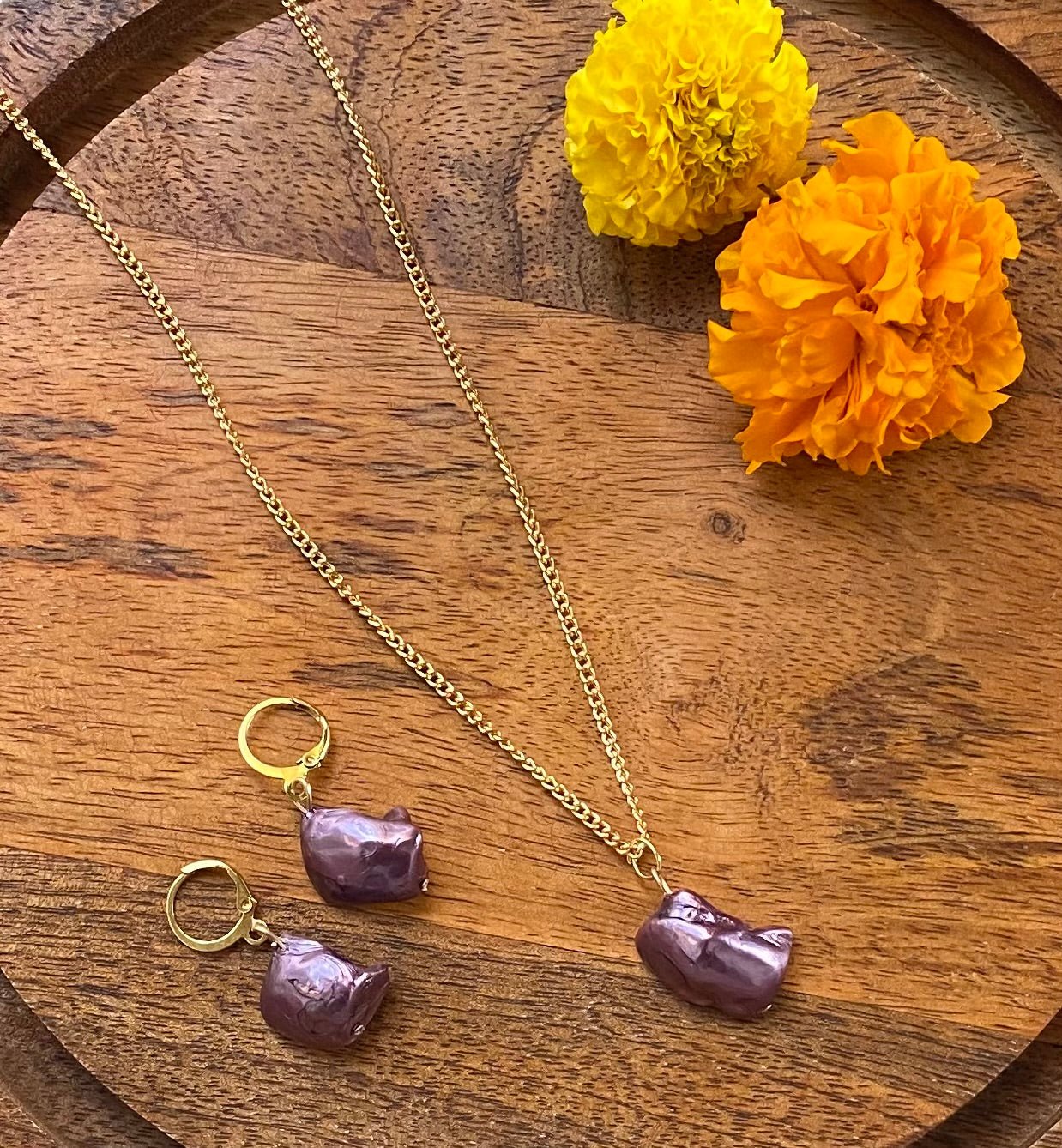 Mother of pearls dainty chain and earrings - Kalakari