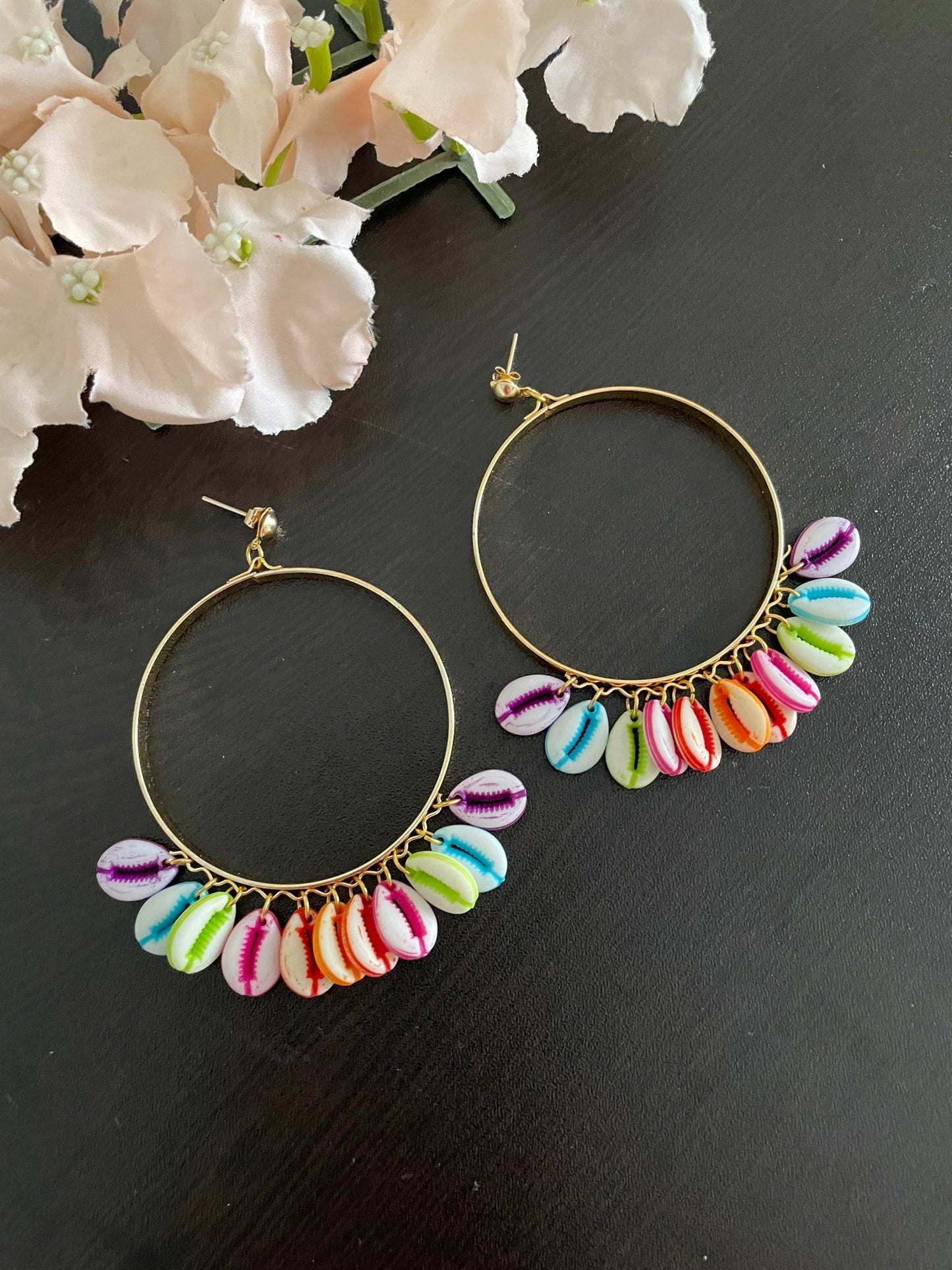 Multicolored shell hoops - Kalakari