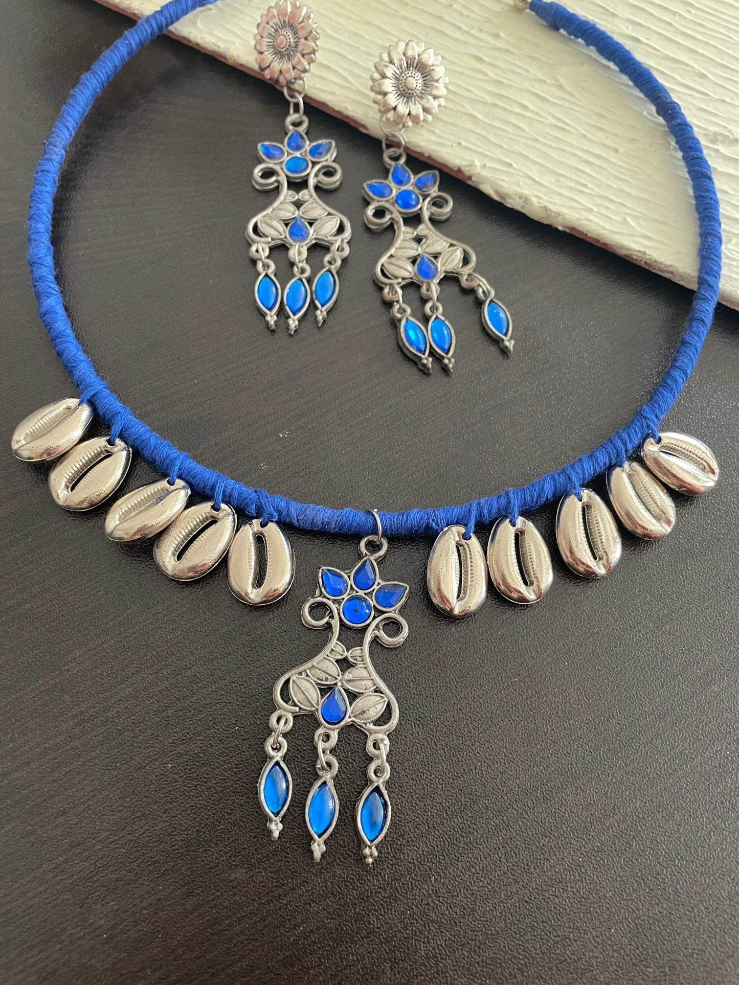 Neeli hasli and earrings - Kalakari
