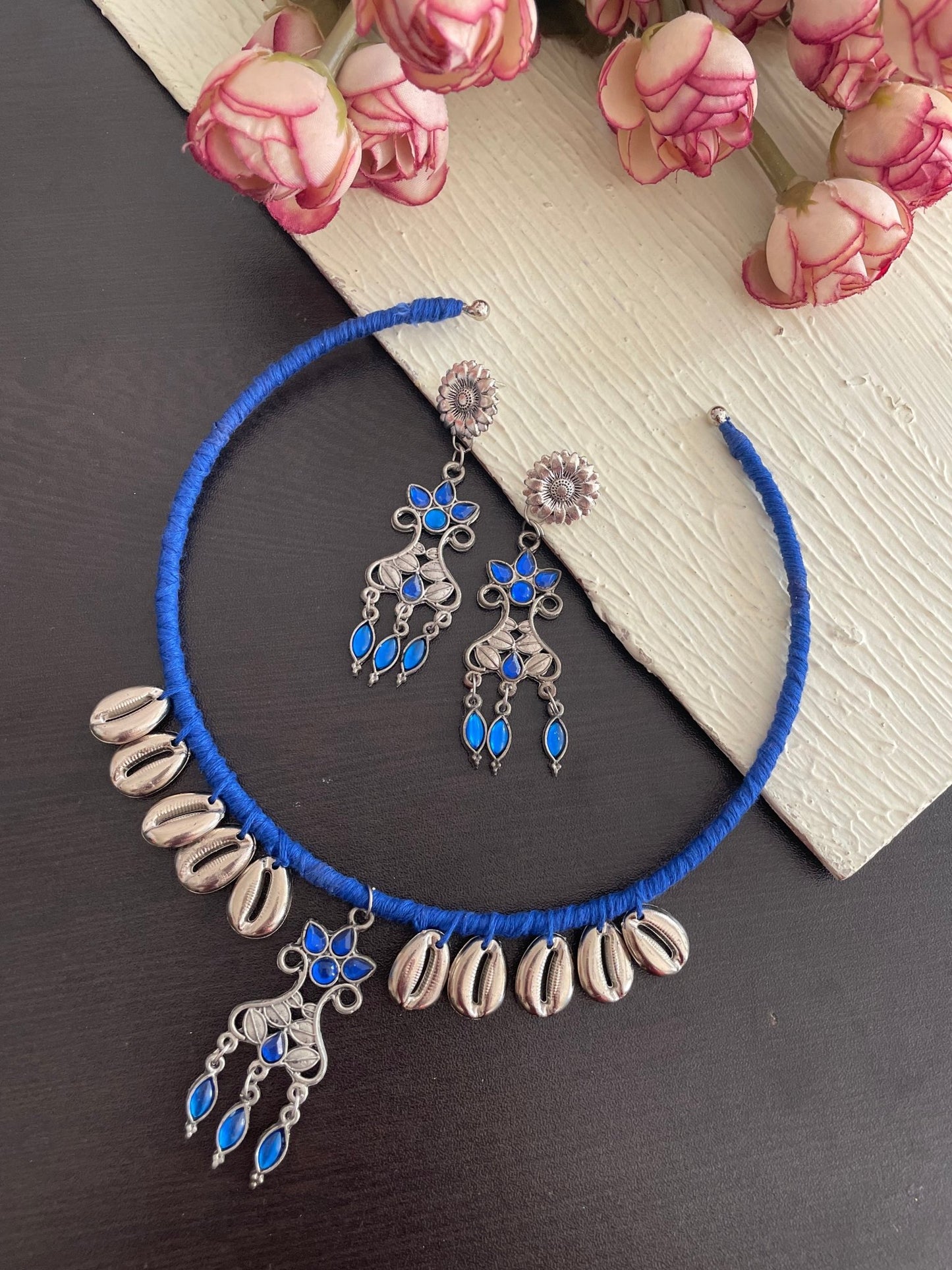 Neeli hasli and earrings - Kalakari