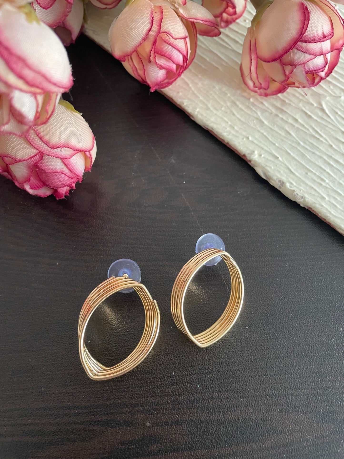 Oversized golden studs - Kalakari