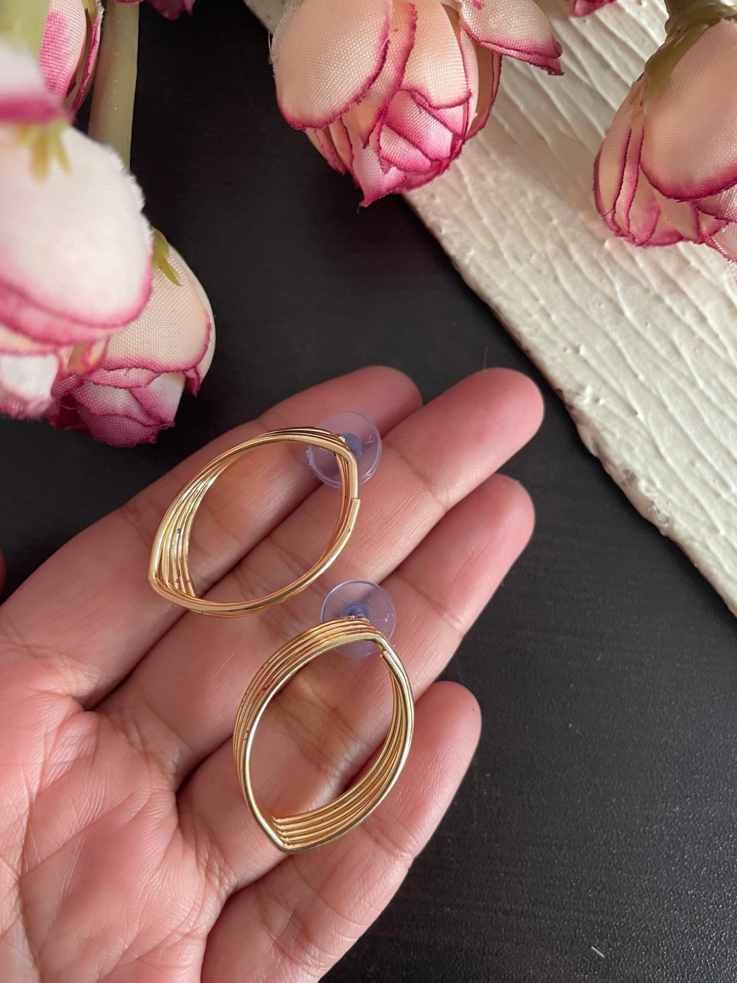 Oversized golden studs - Kalakari