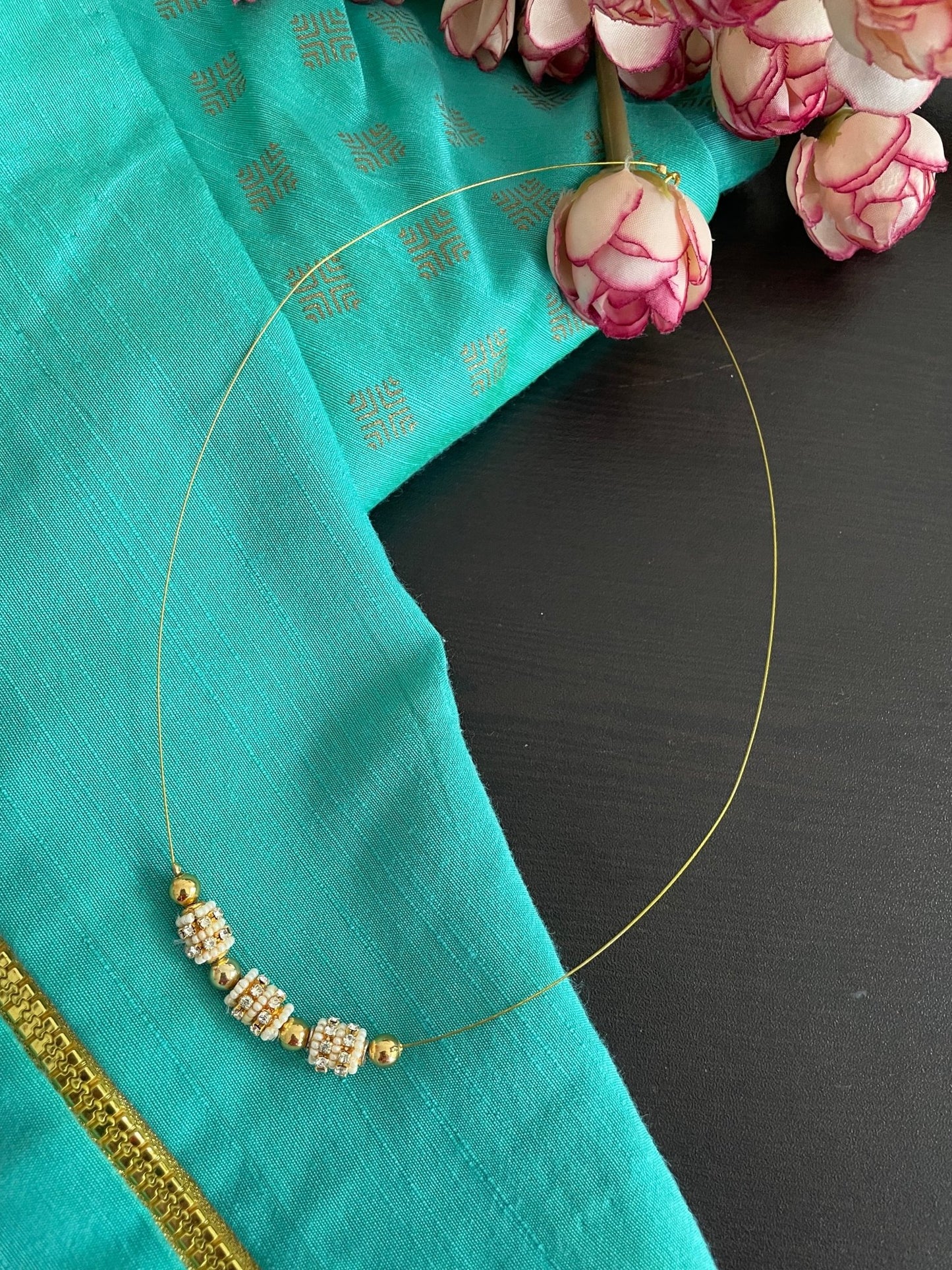 Pearl invisible necklace - Kalakari
