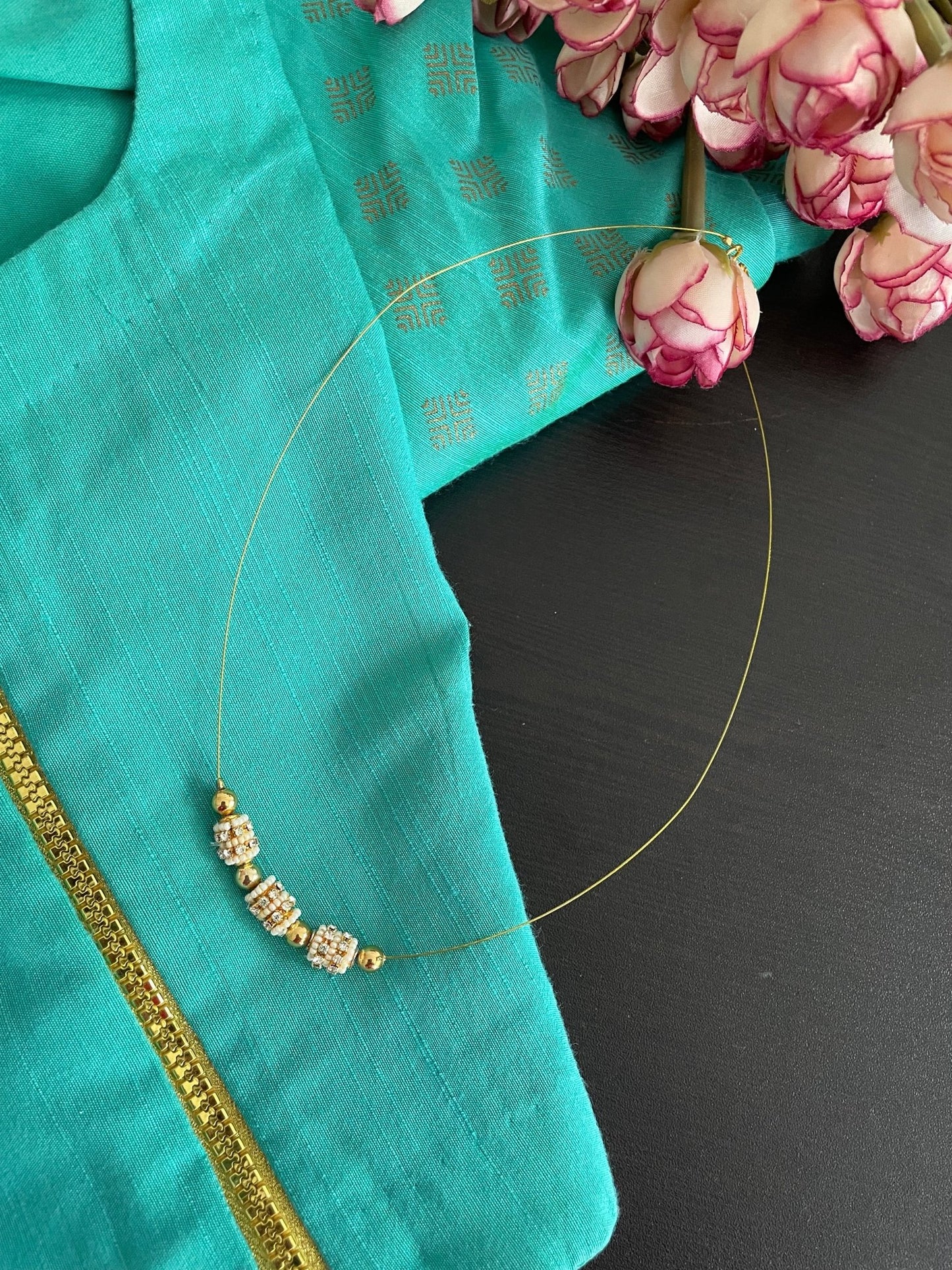 Pearl invisible necklace - Kalakari