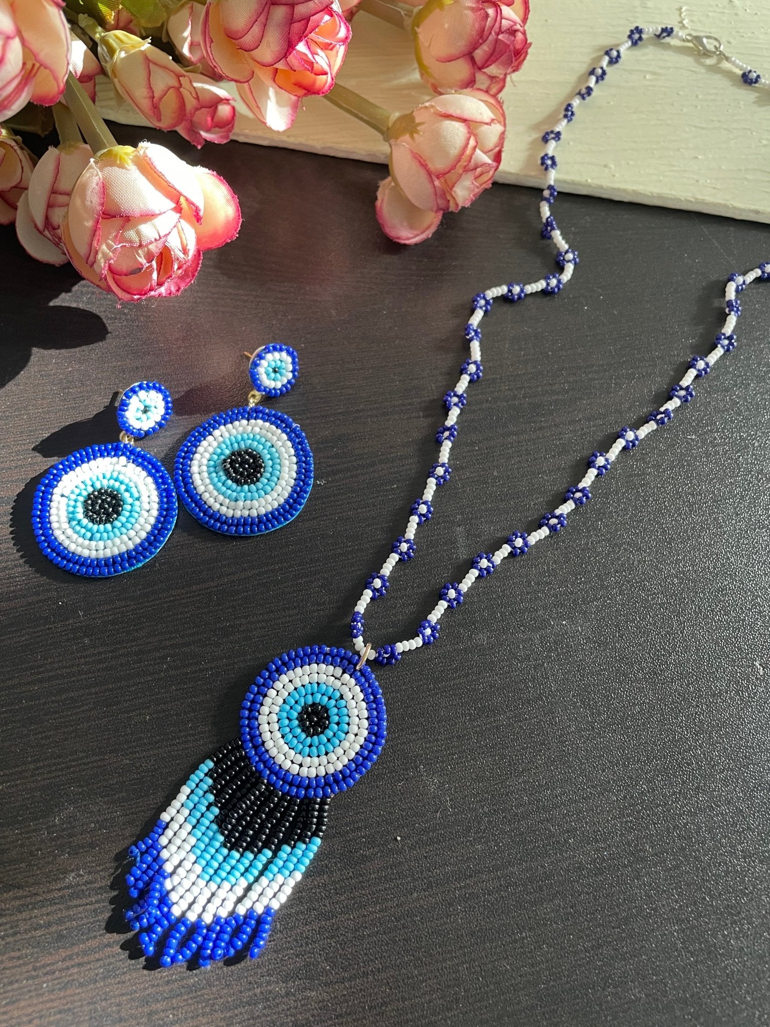 Set of nazarbattu earrings and necklace - Kalakari