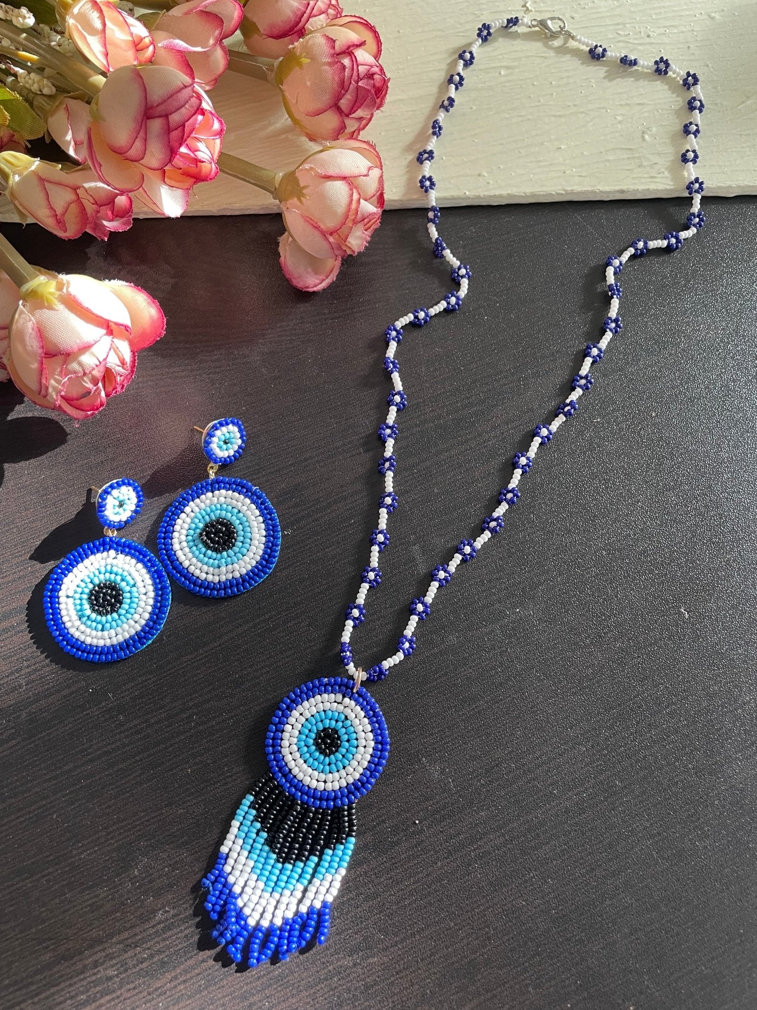Set of nazarbattu earrings and necklace - Kalakari