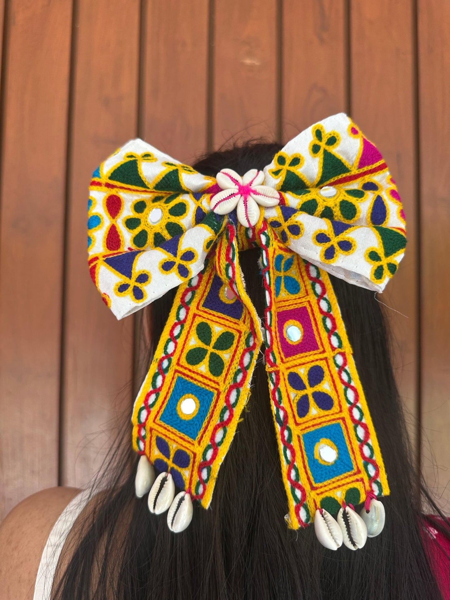 White elegance Kutchi hairbow - Kalakari