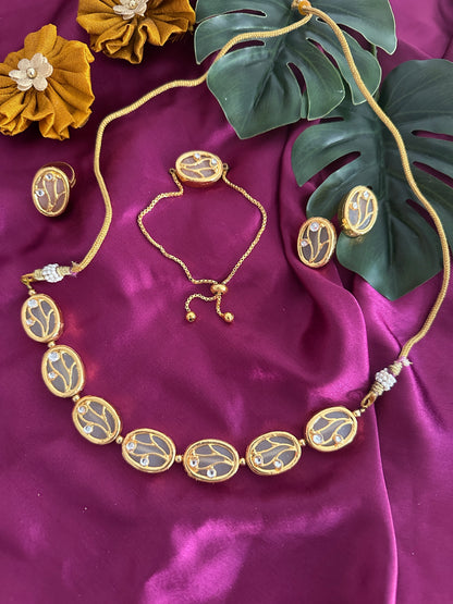 Mehendi special necklace set and parandi combo