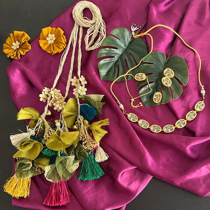 Mehendi special necklace set and parandi combo