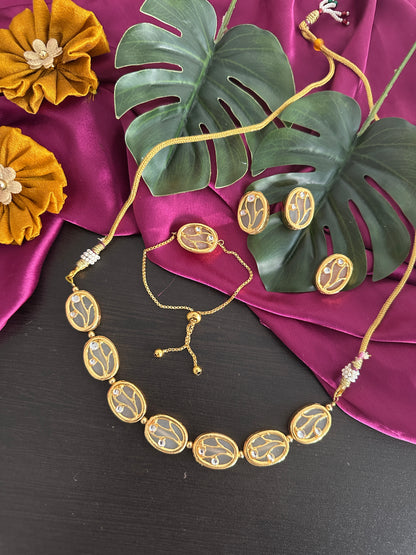 Mehendi special necklace set and parandi combo