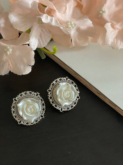 Oxidized rose studs