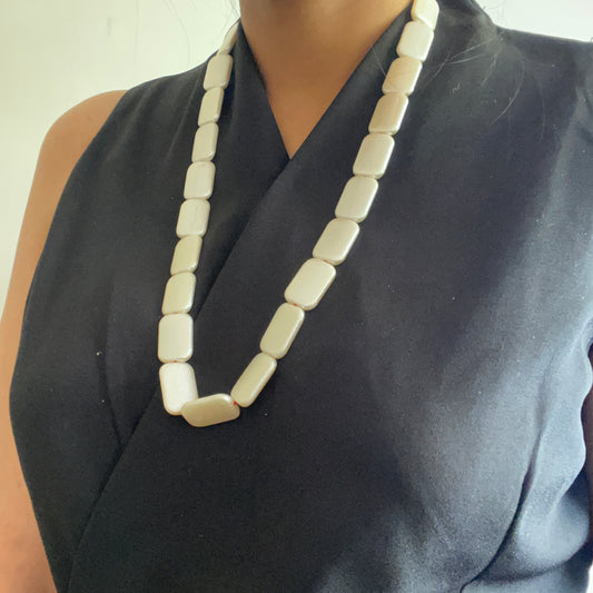 Statement pearl necklace