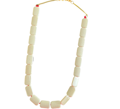 Statement pearl necklace