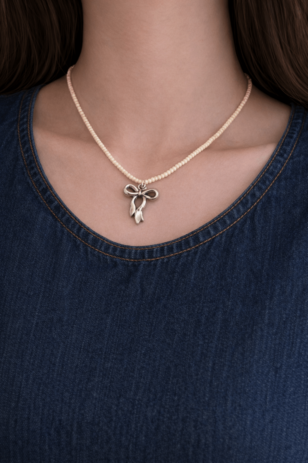 Beaded silver bow charm necklace - Kalakari