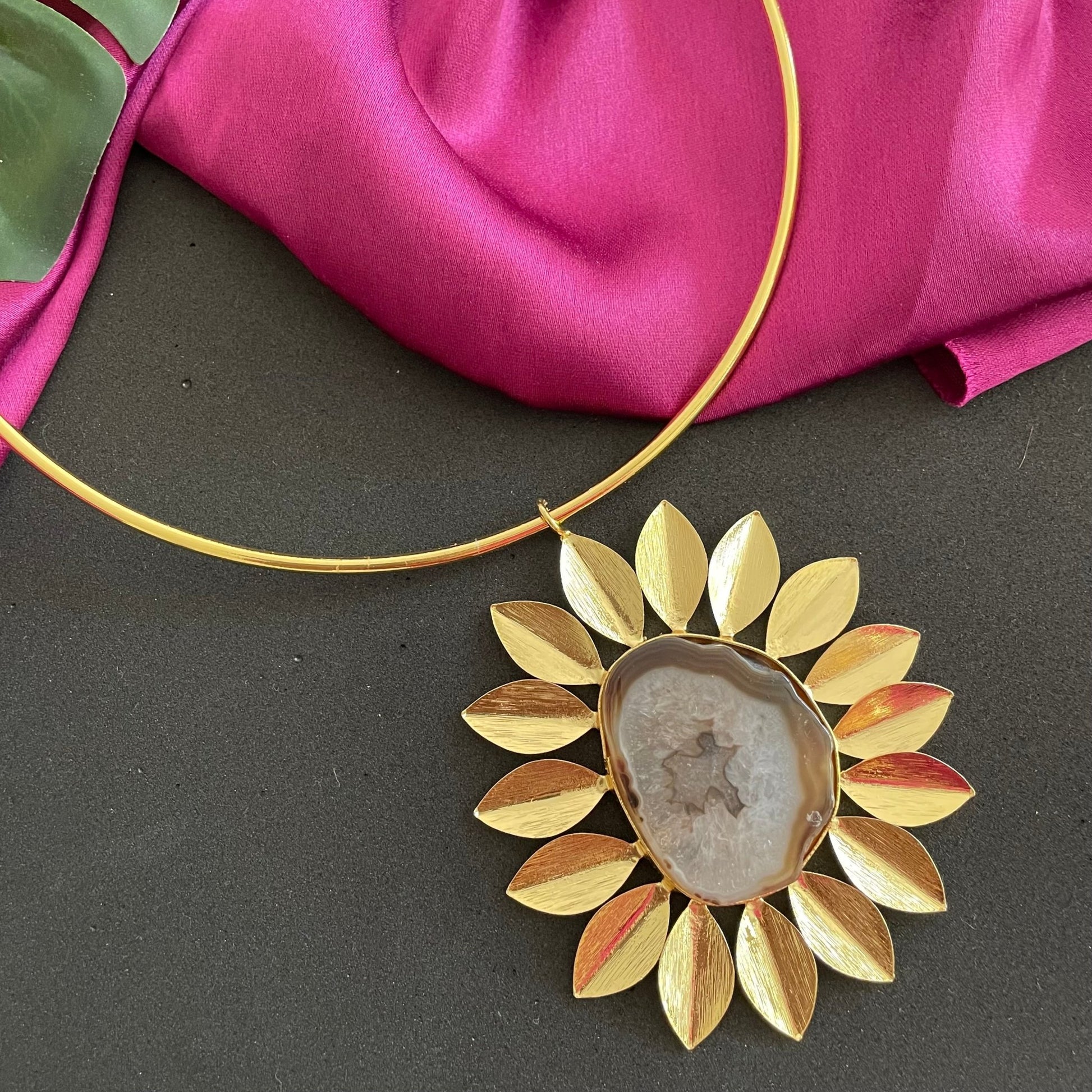 Black agate stone floral hasli - Kalakari