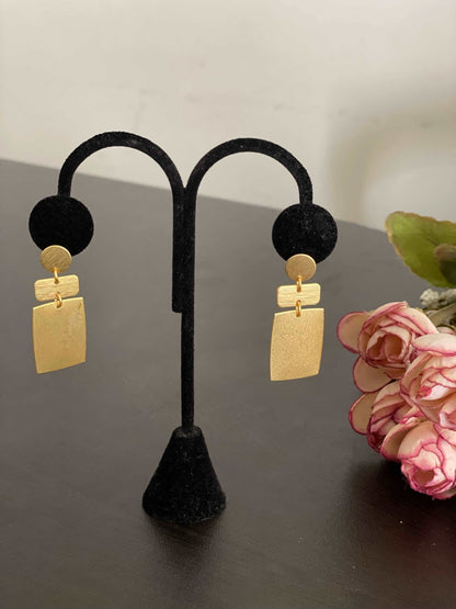 Dainty rectangle earrings - Kalakari