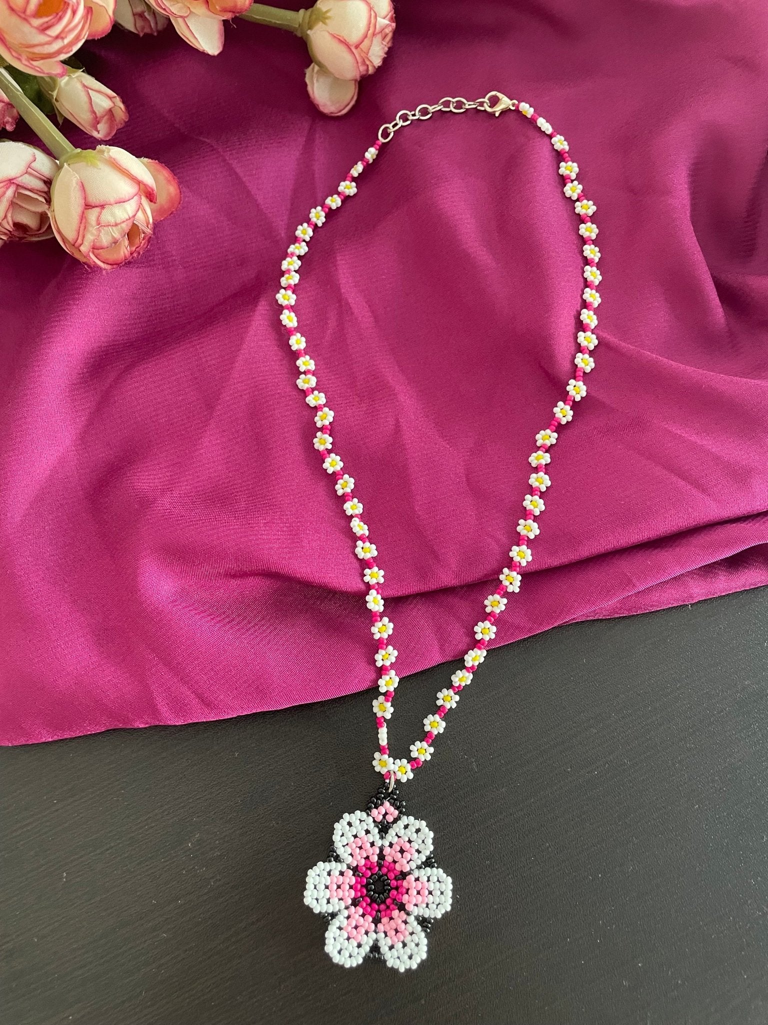 Floral necklace - Kalakari
