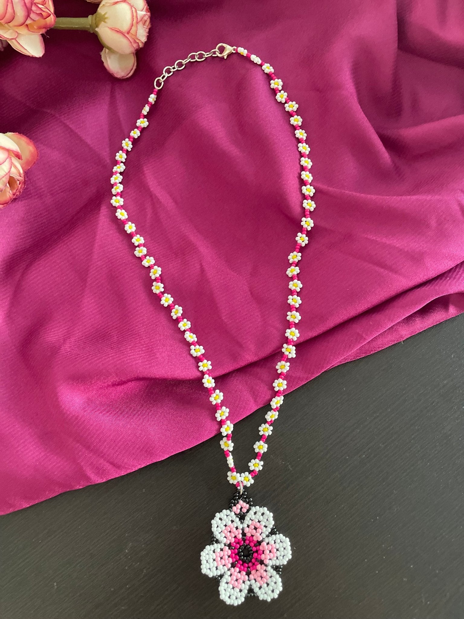 Floral necklace - Kalakari