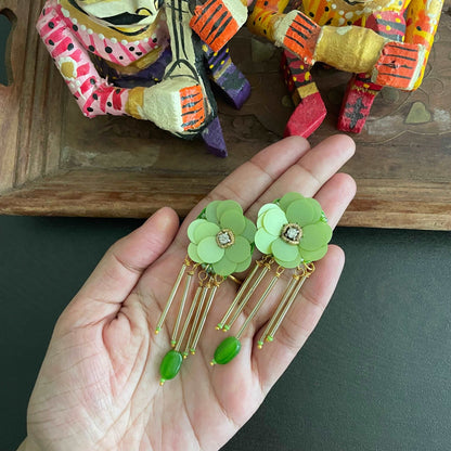 Floral necklace and earrings - Kalakari