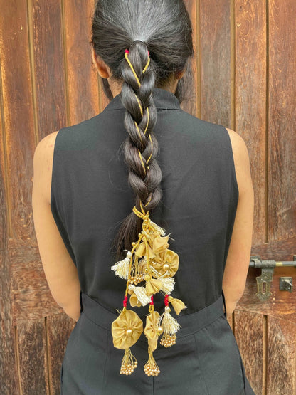 Golden floral parandi - Kalakari