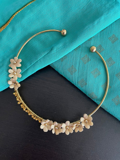 Golden floral parandi and hasli - Kalakari