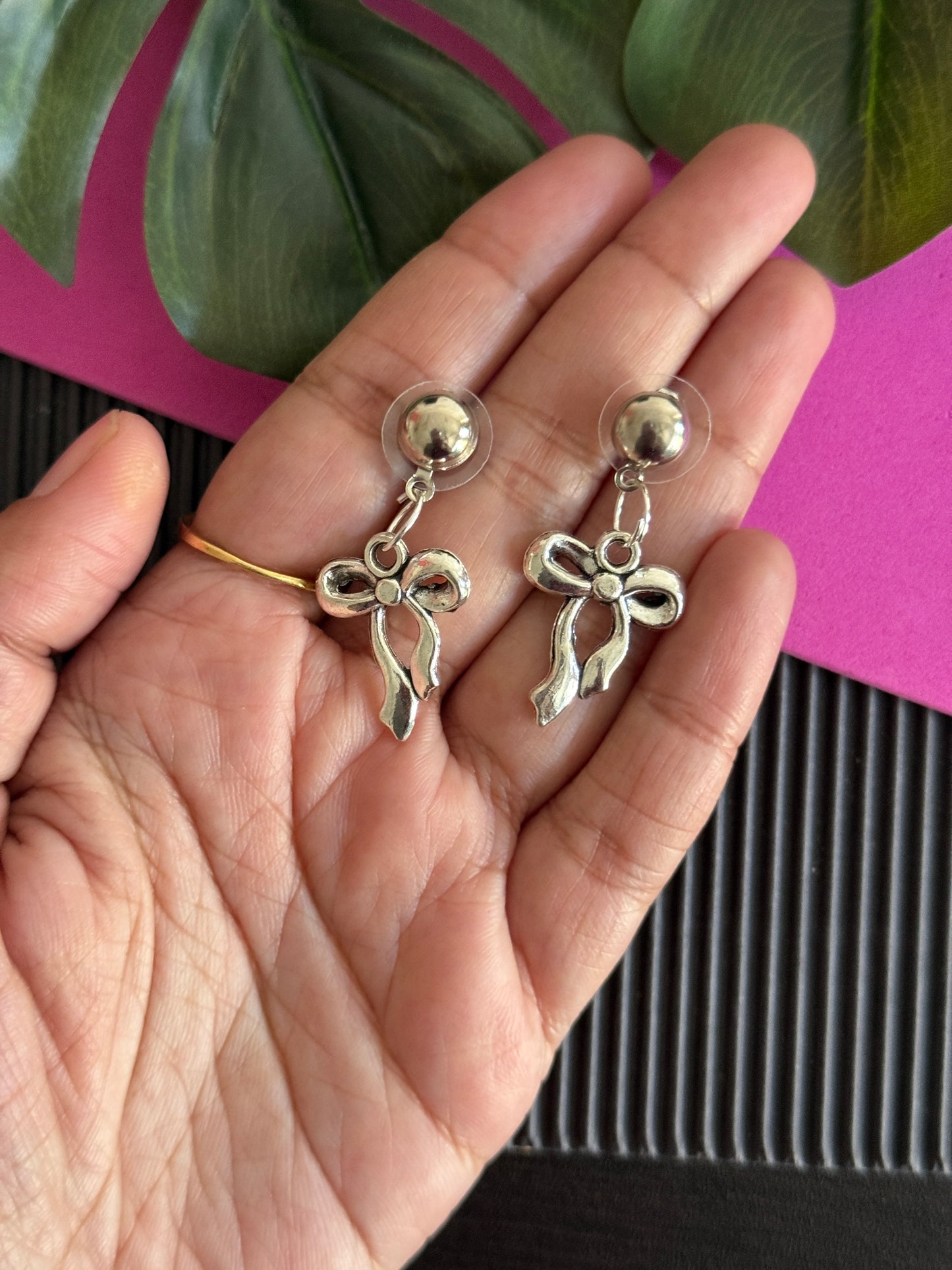 Silver bow earrings