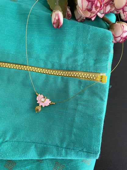 Lotus invisible necklace - Kalakari