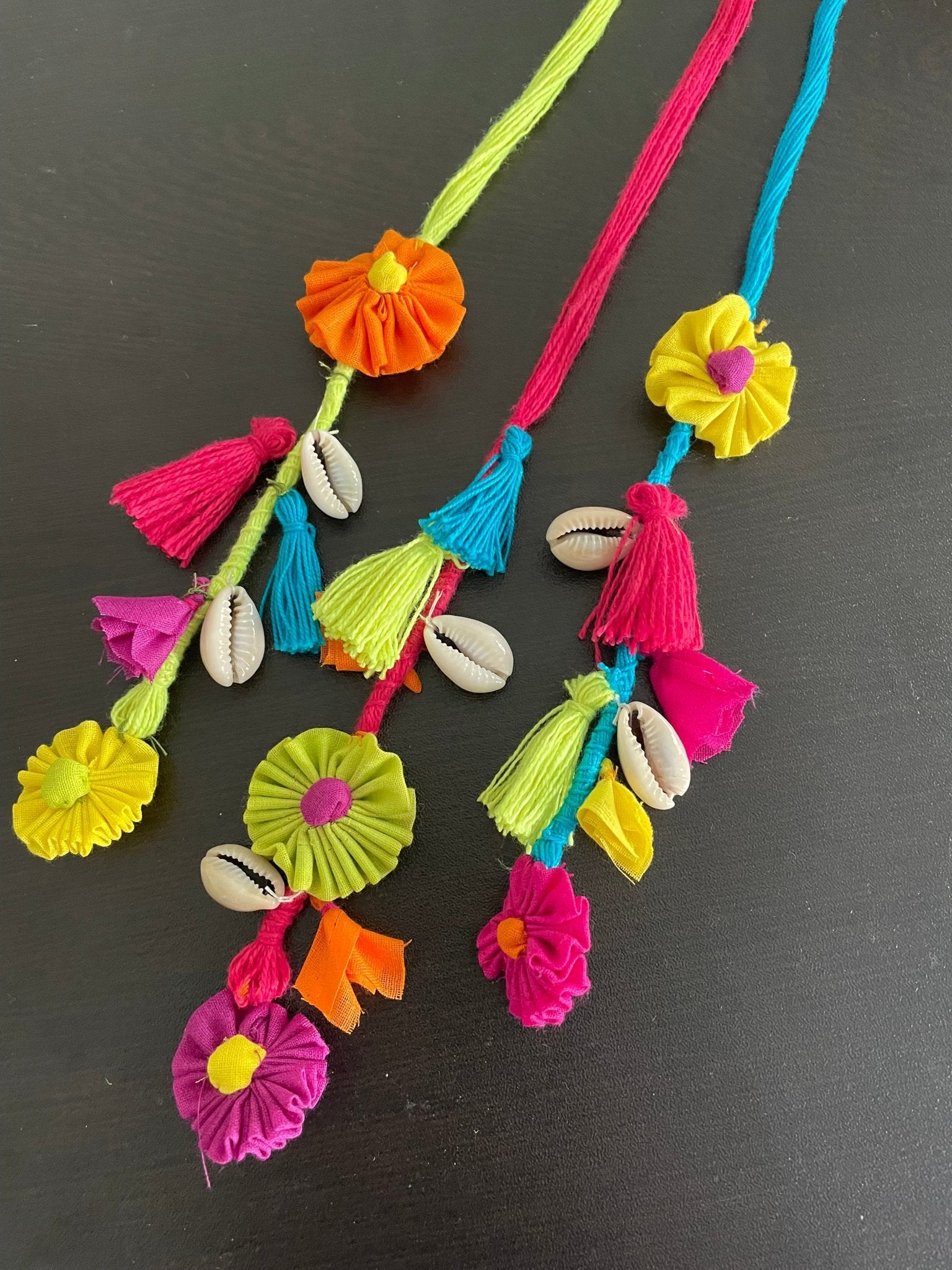 Multicolored floral parandi - Kalakari