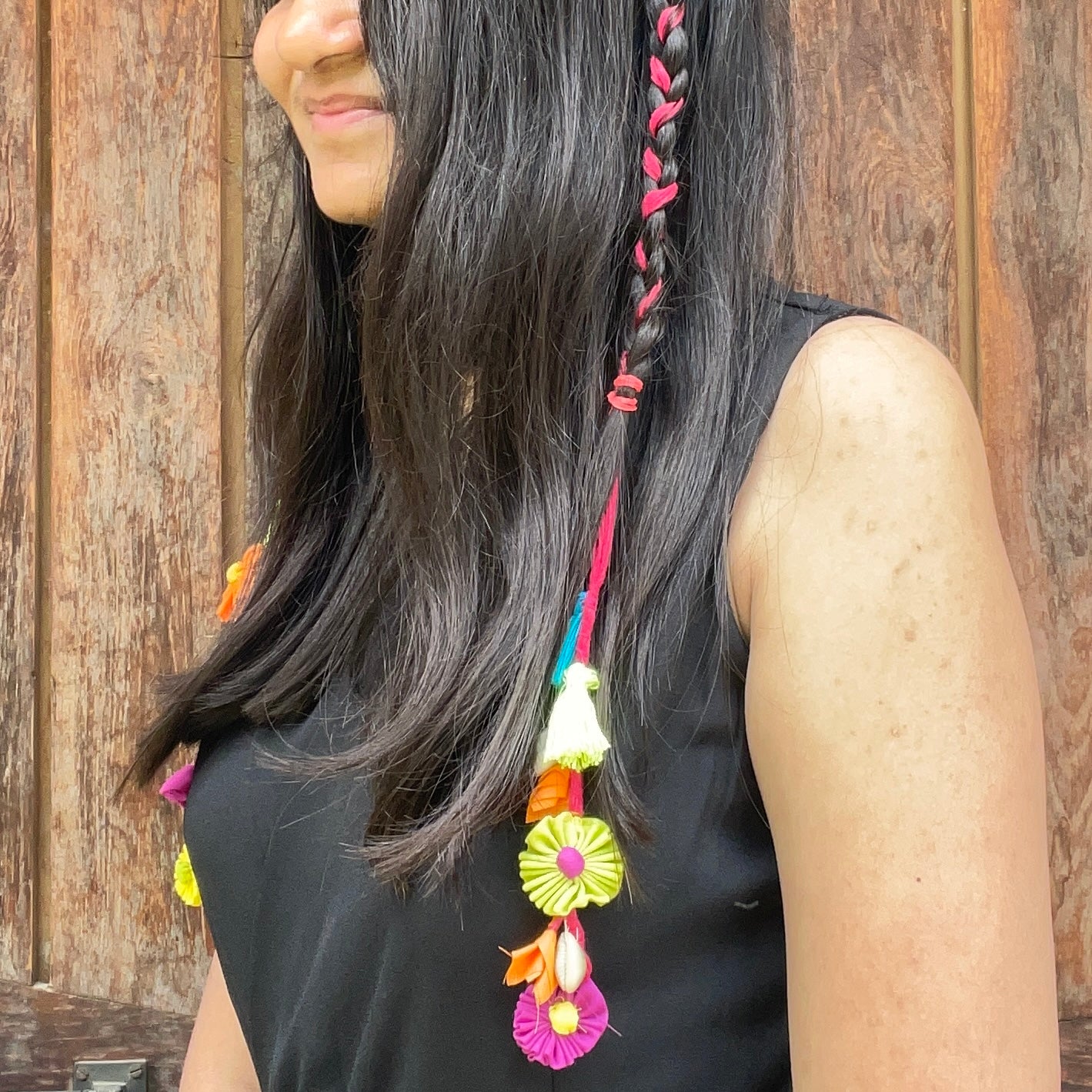 Multicolored floral parandi - Kalakari