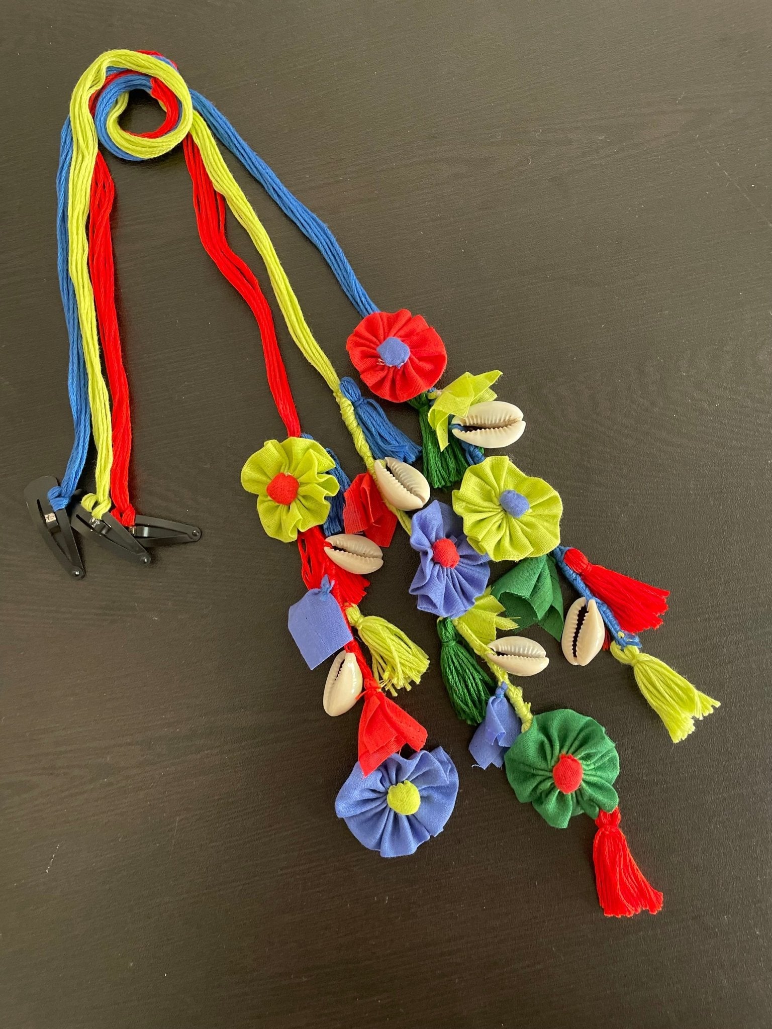 Multicolored floral parandi - Kalakari