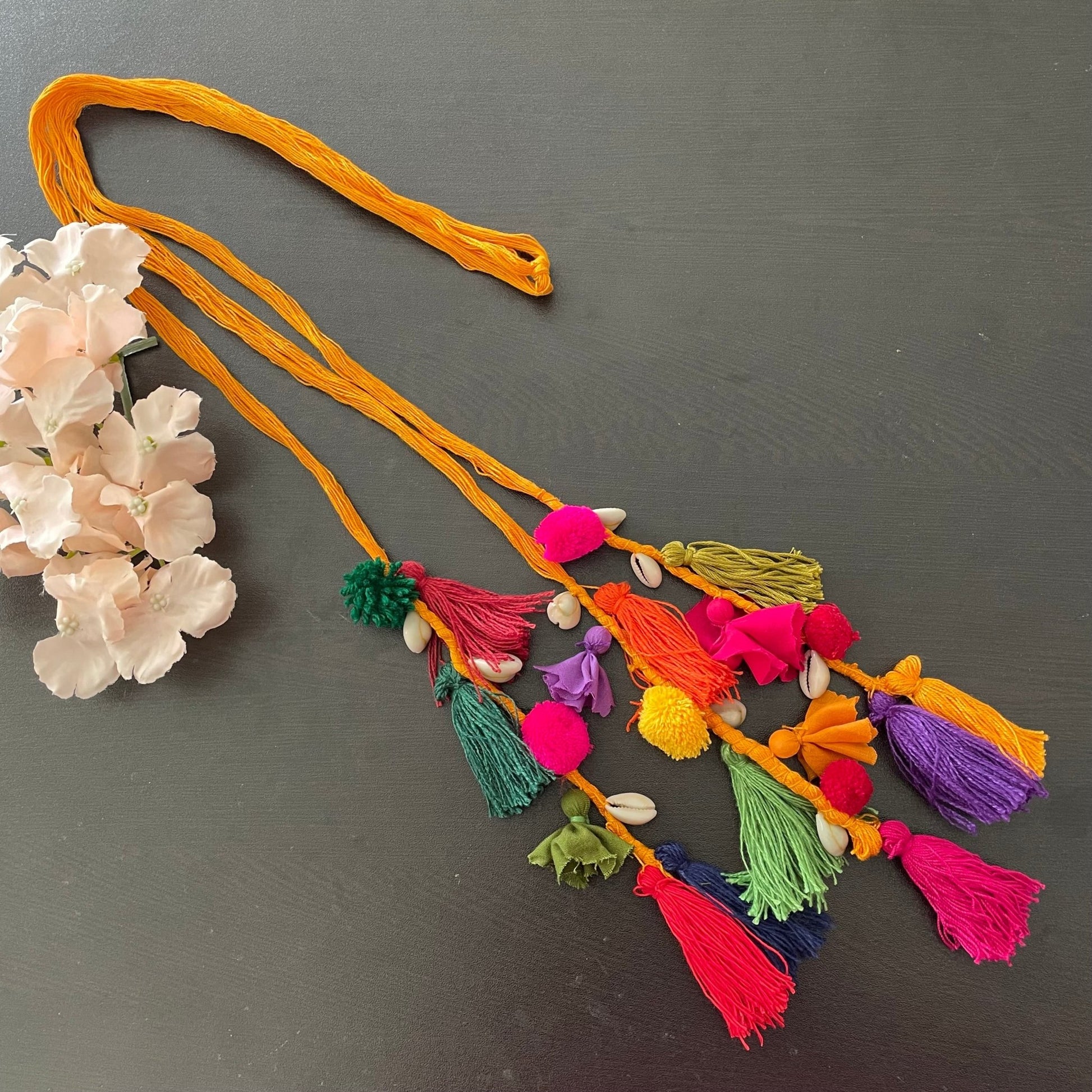 Multicolored parandi - Kalakari