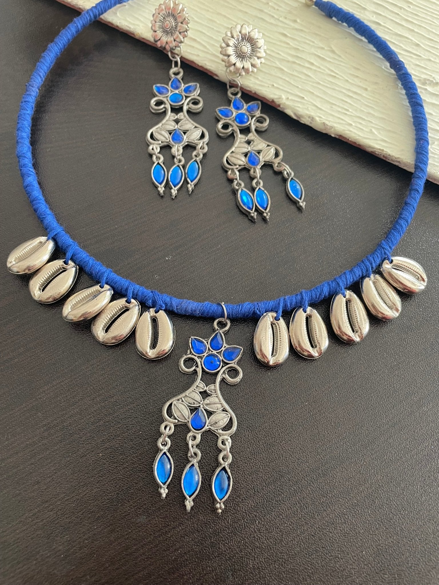 Neeli hasli and earrings - Kalakari