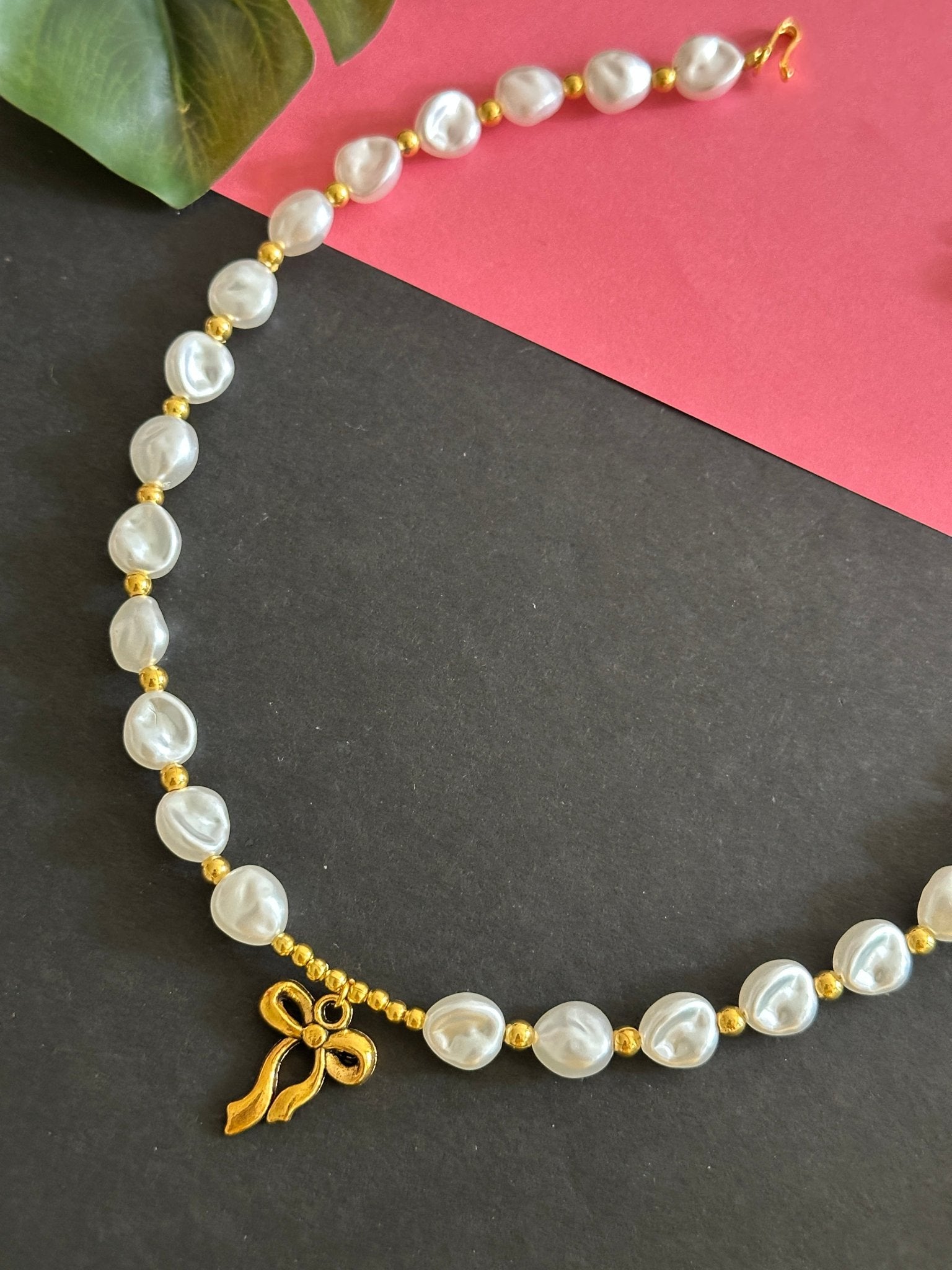 Pearl bow necklace - Kalakari