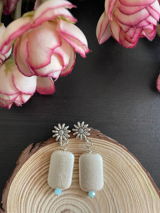 Pearl drop earrings - Kalakari