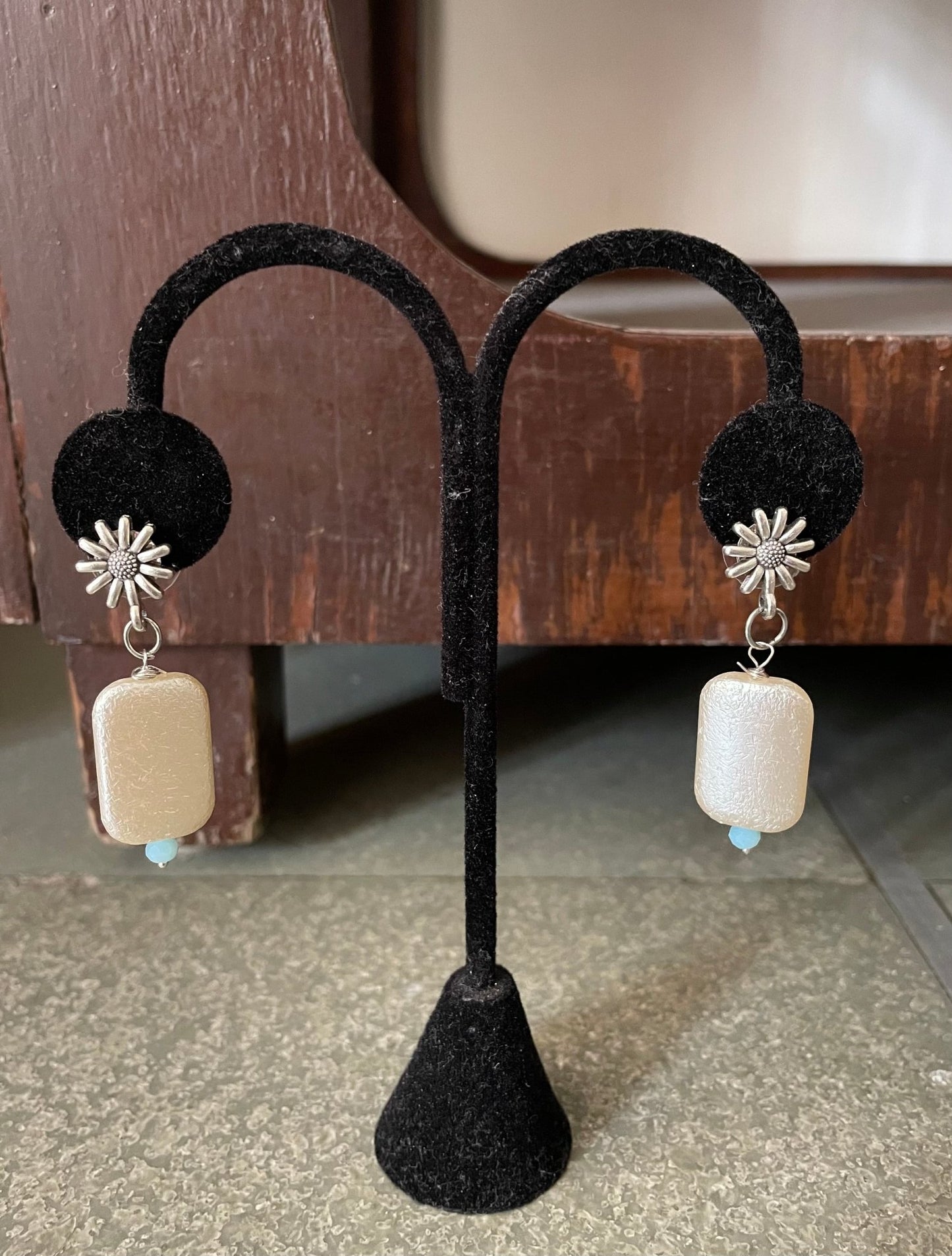 Pearl drop earrings - Kalakari