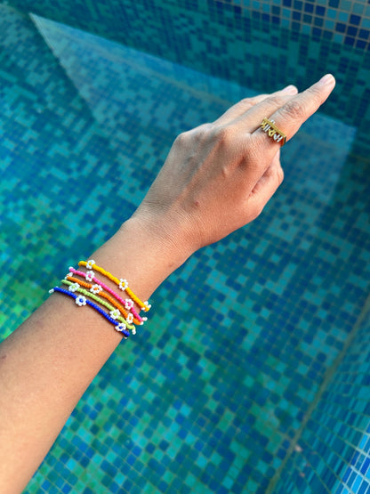Set of 5 stackable floral beaded bracelets - Kalakari