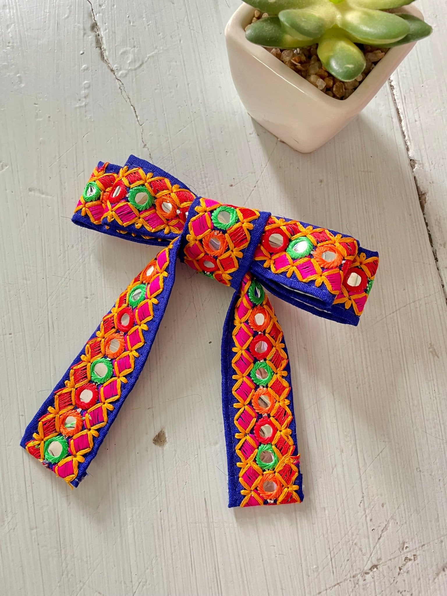 Set of gamthi hairbow and adjustable bracelet - Kalakari